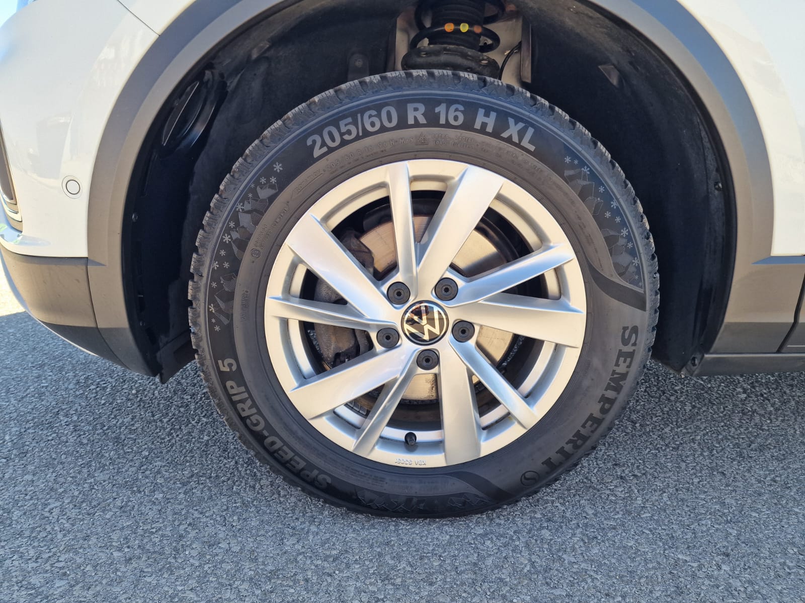 
								Volkswagen T-roc 1.5TSi Move DSG full									