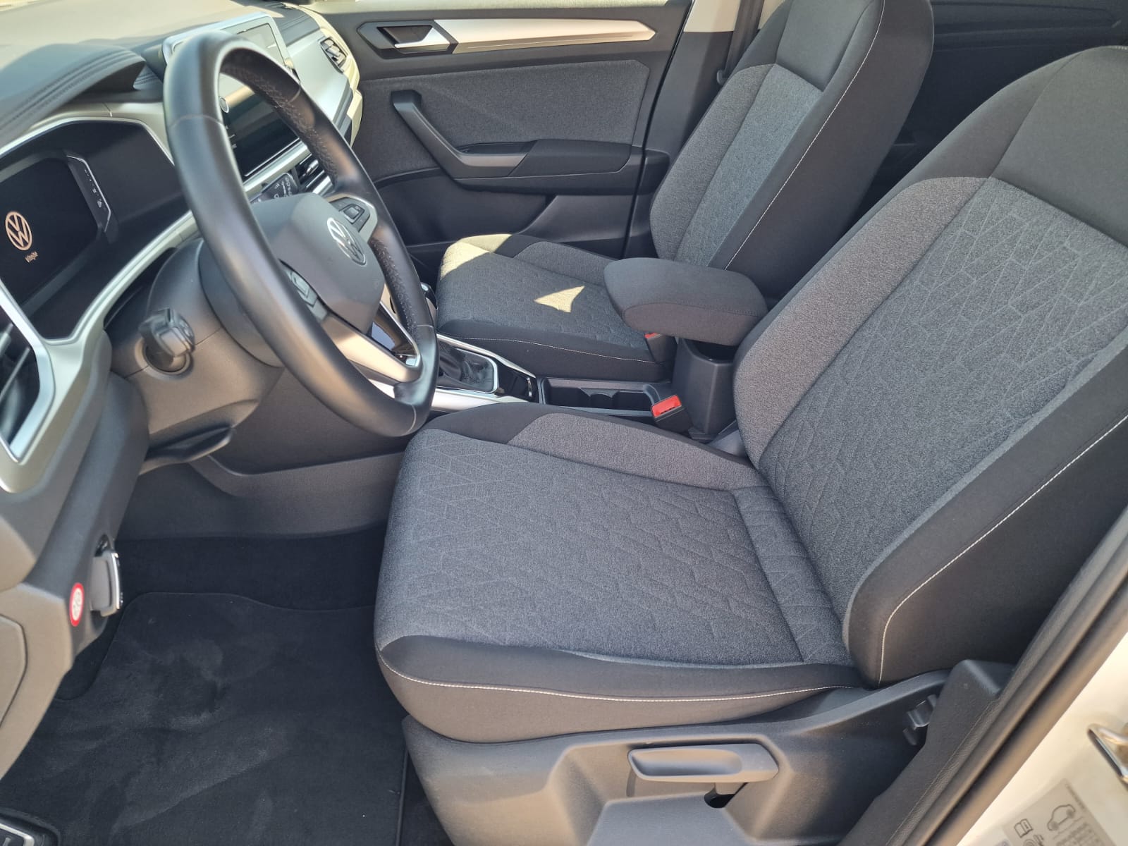 
								Volkswagen T-roc 1.5TSi Move DSG full									