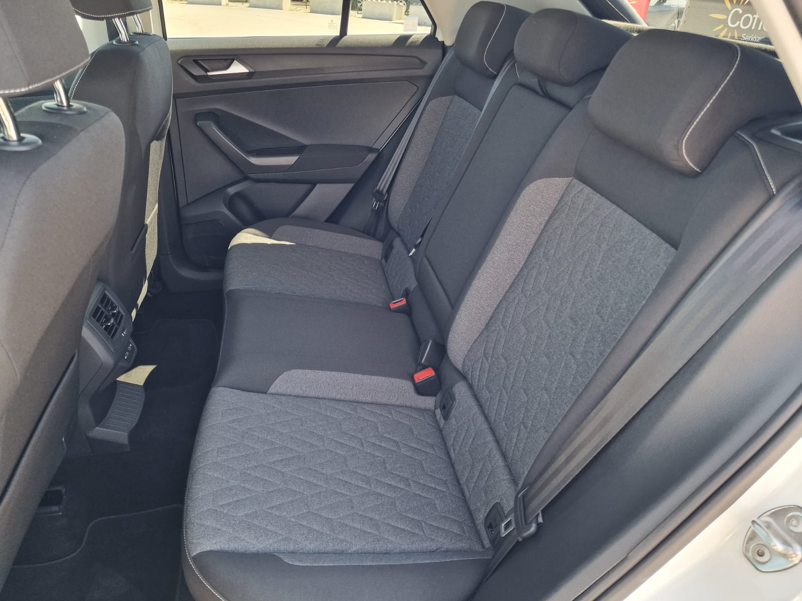 
								Volkswagen T-roc 1.5TSi Move DSG full									