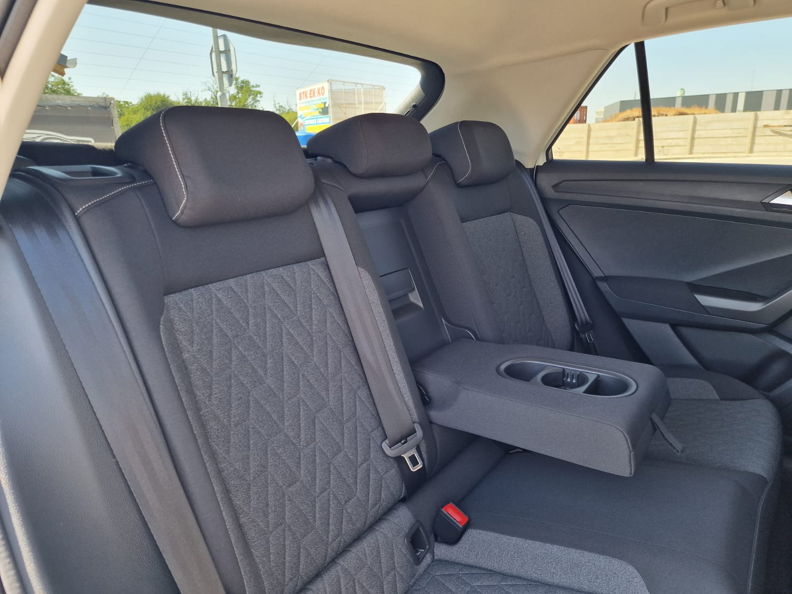 
								Volkswagen T-roc 1.5TSi Move DSG full									