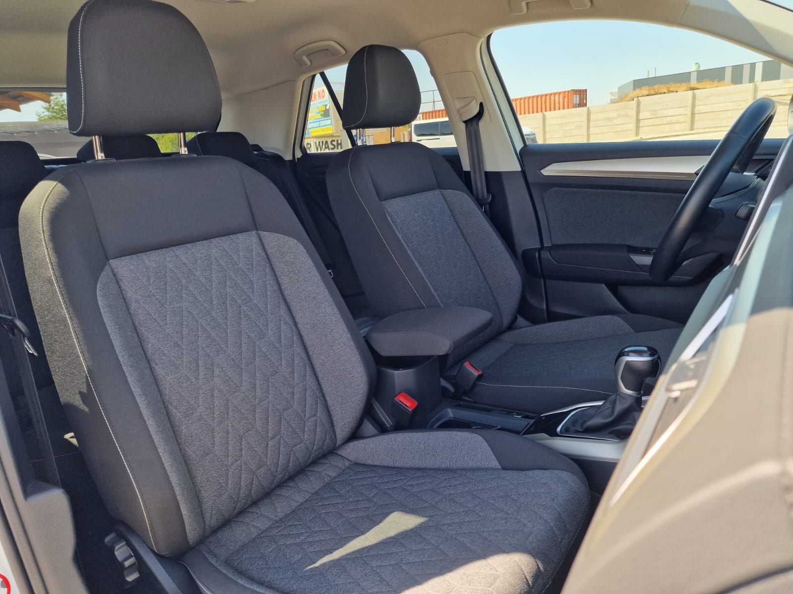 
								Volkswagen T-roc 1.5TSi Move DSG full									