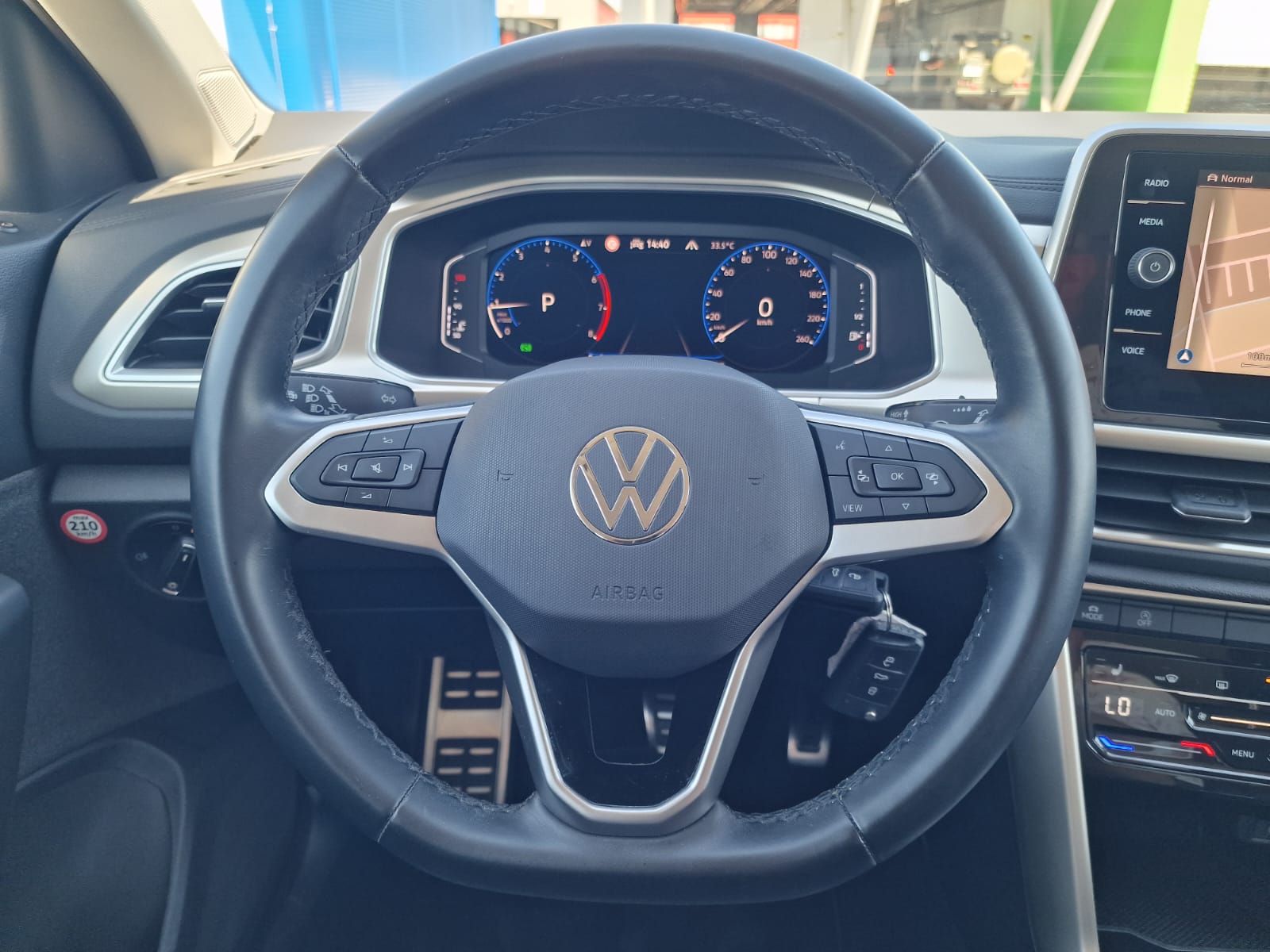 
								Volkswagen T-roc 1.5TSi Move DSG full									