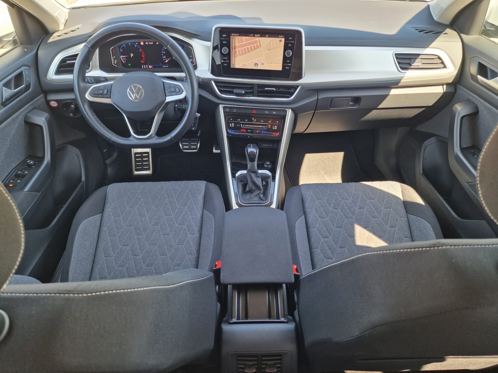 
								Volkswagen T-roc 1.5TSi Move DSG full									