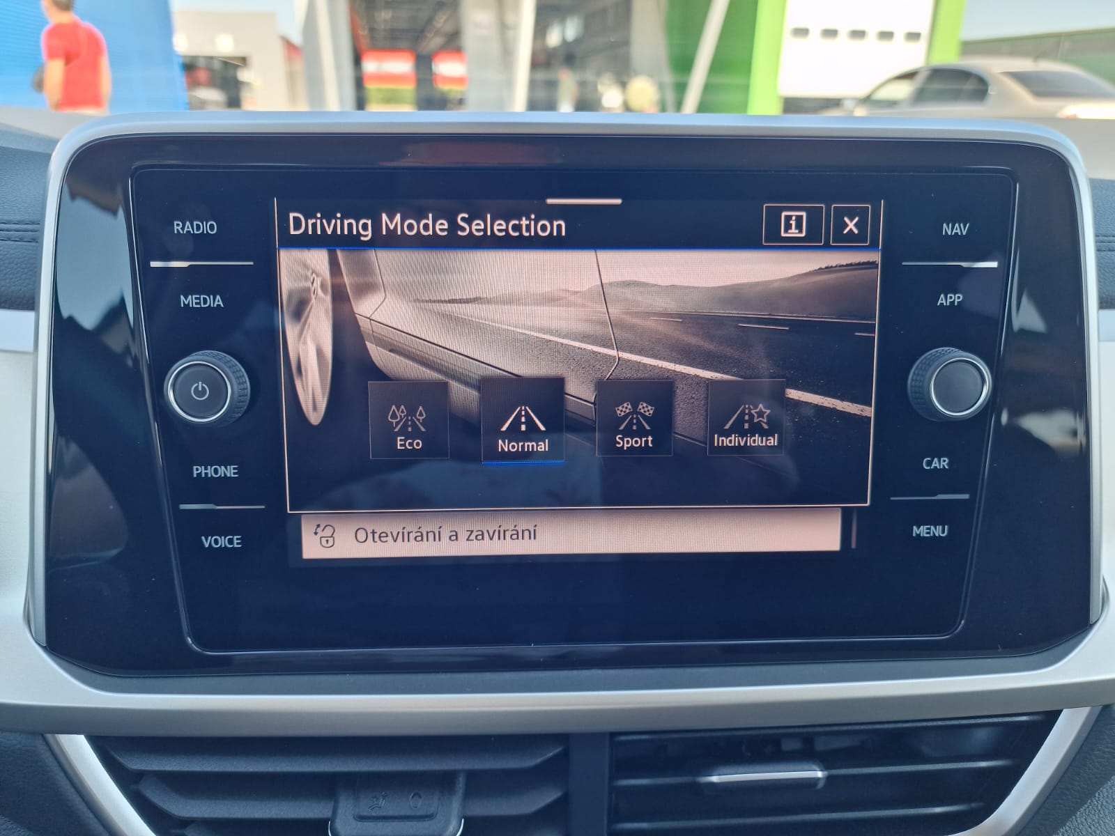 
								Volkswagen T-roc 1.5TSi Move DSG full									