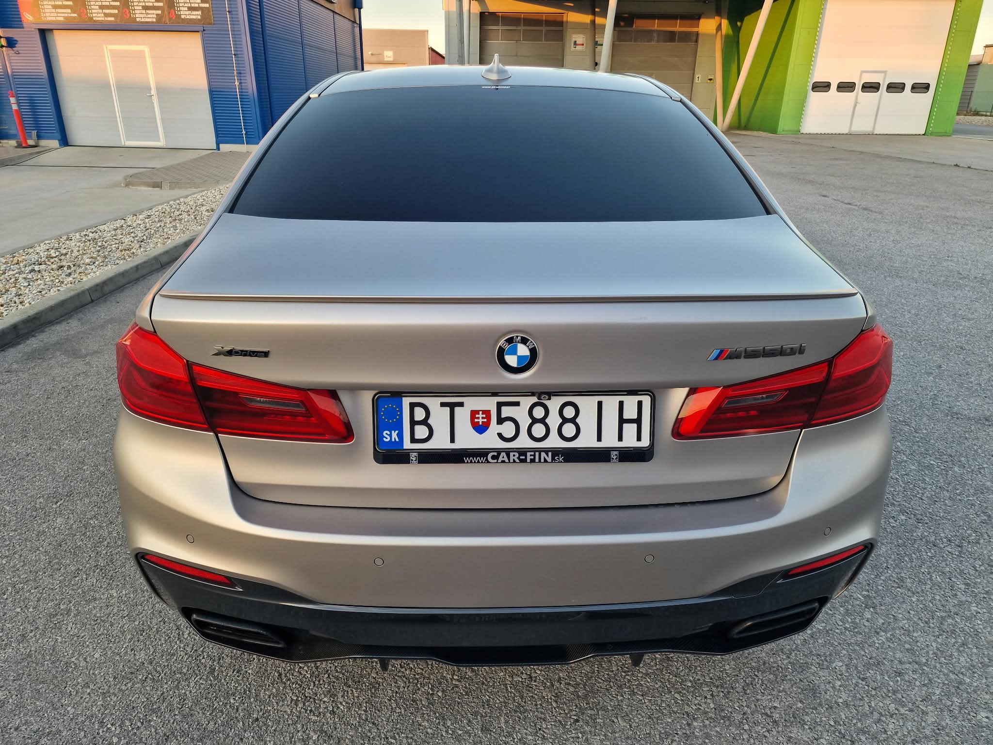
								BMW Rad 5 M550i xDrive A/T full									