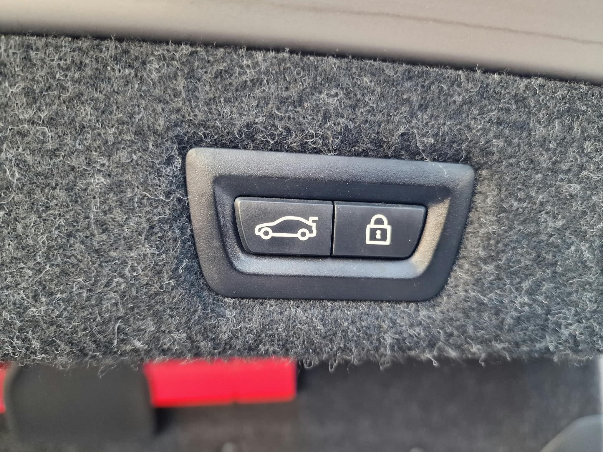 
								BMW Rad 5 M550i xDrive A/T full									