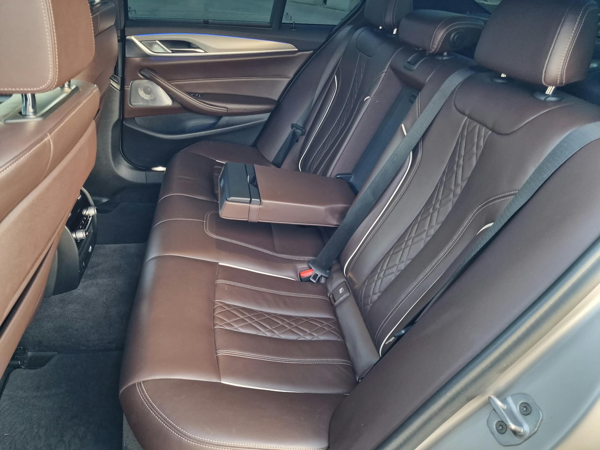 
								BMW Rad 5 M550i xDrive A/T full									