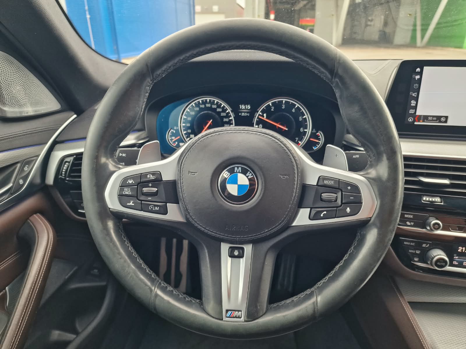 
								BMW Rad 5 M550i xDrive A/T full									
