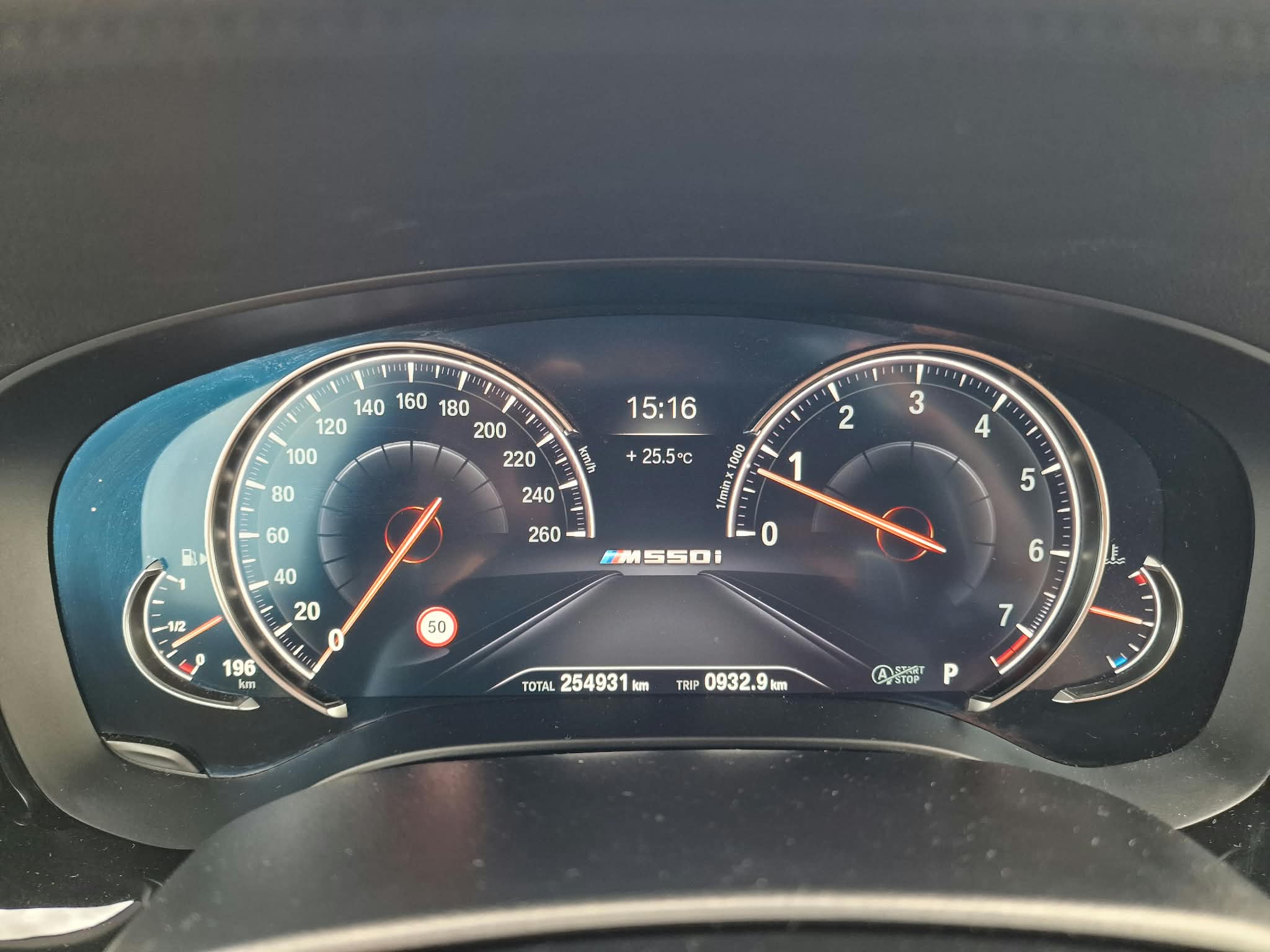 
								BMW Rad 5 M550i xDrive A/T full									
