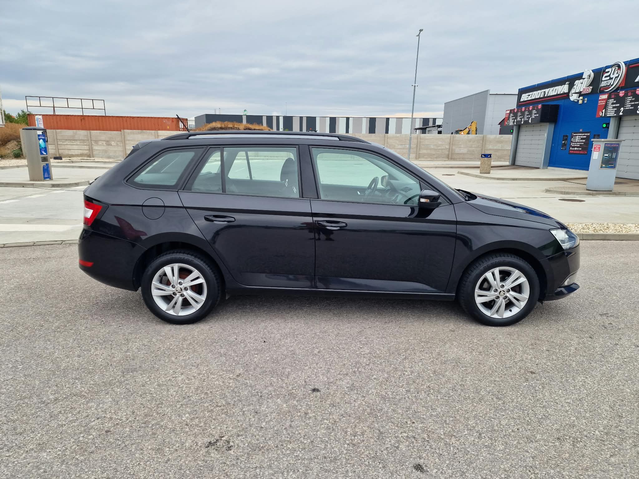 
								Škoda Fabia Combi 1.0 TSI Ambition full									