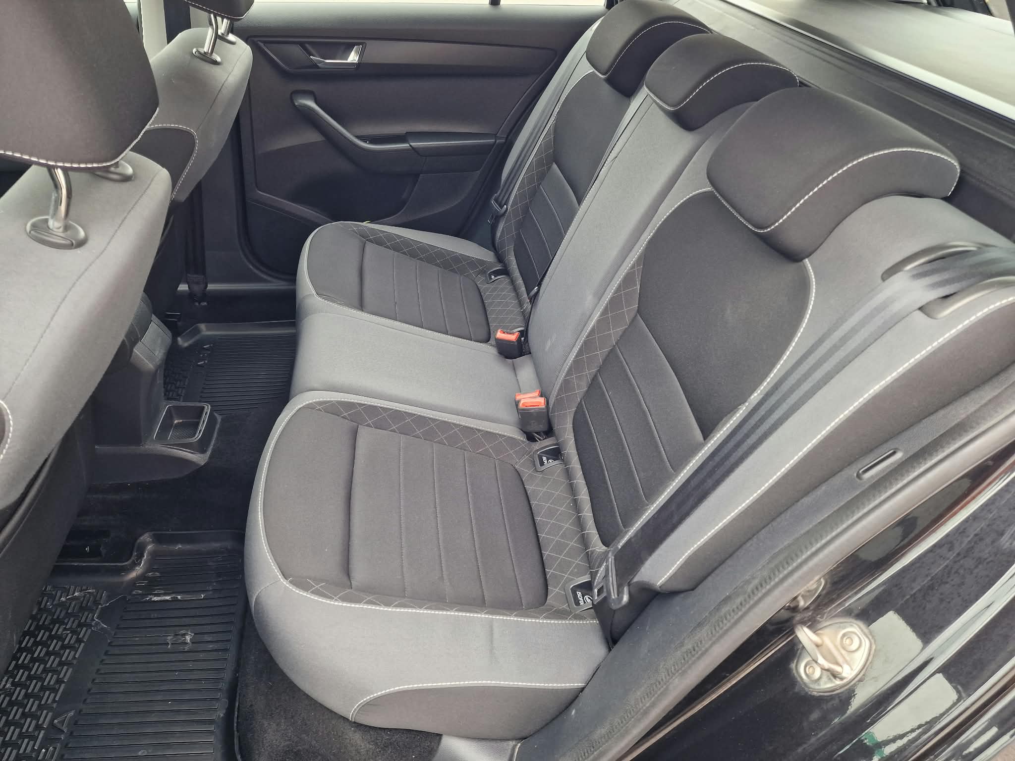 
								Škoda Fabia Combi 1.0 TSI Ambition full									