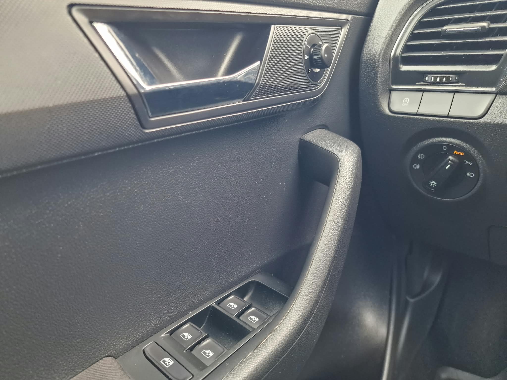 
								Škoda Fabia Combi 1.0 TSI Ambition full									