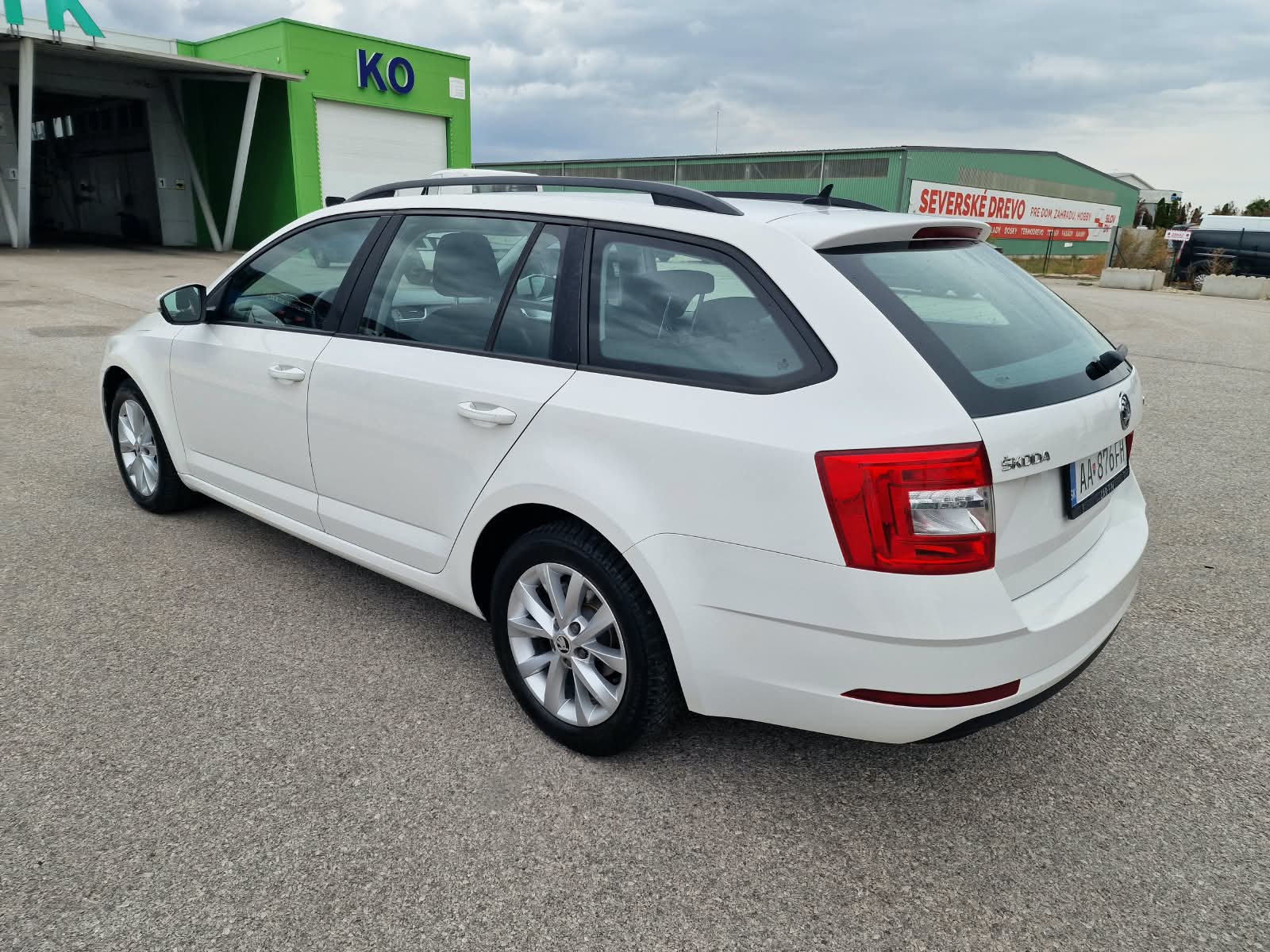 
								Škoda Octavia Combi 1.6 TDI Ambition full									