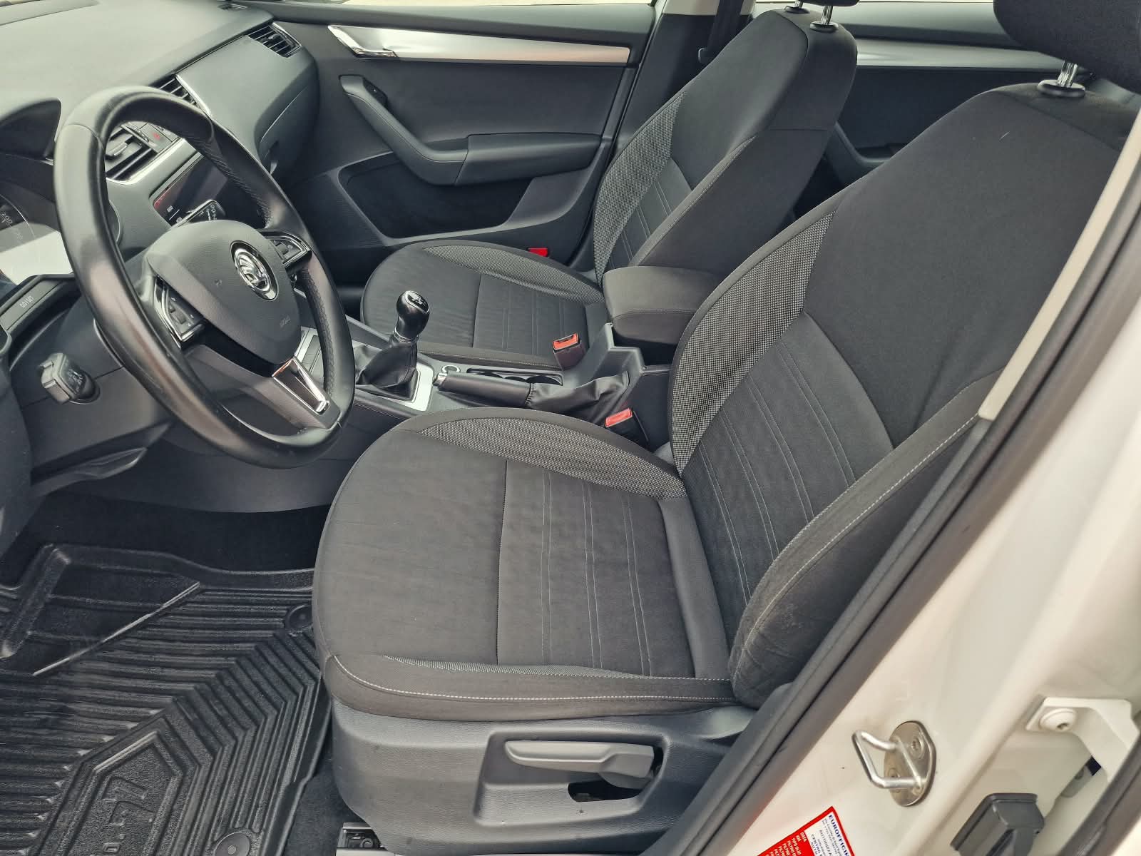 
								Škoda Octavia Combi 1.6 TDI Ambition full									