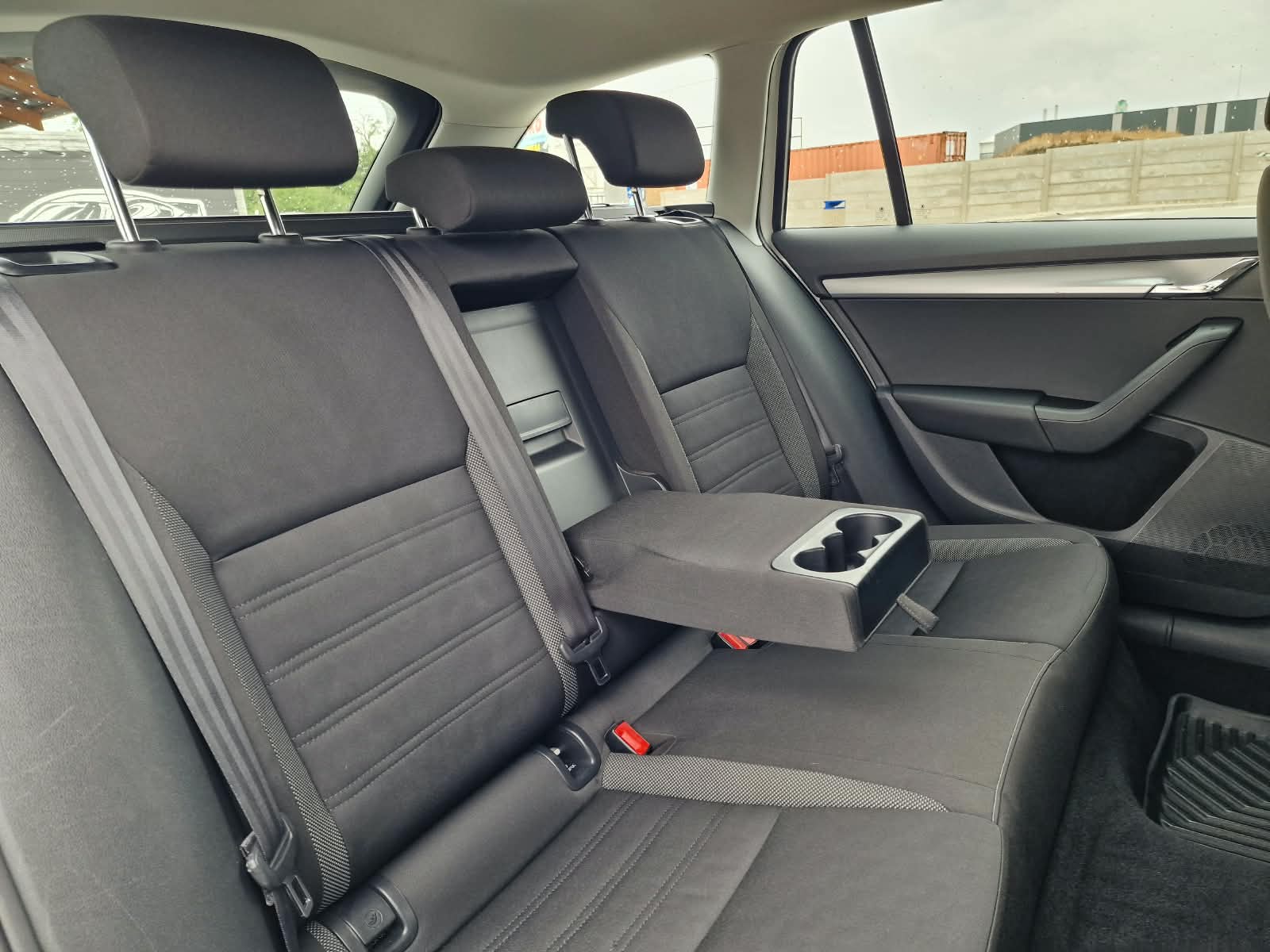 
								Škoda Octavia Combi 1.6 TDI Ambition full									