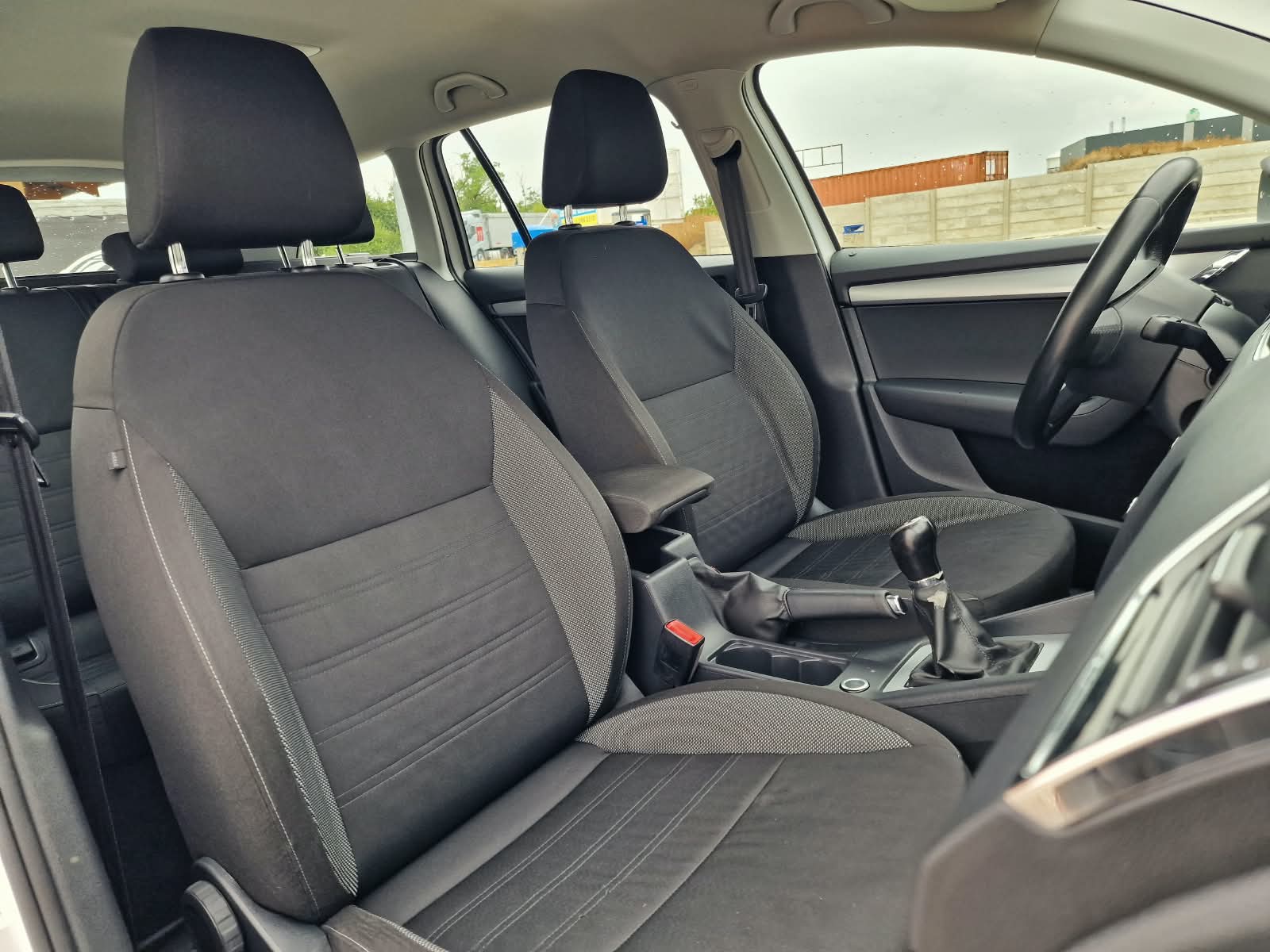 
								Škoda Octavia Combi 1.6 TDI Ambition full									