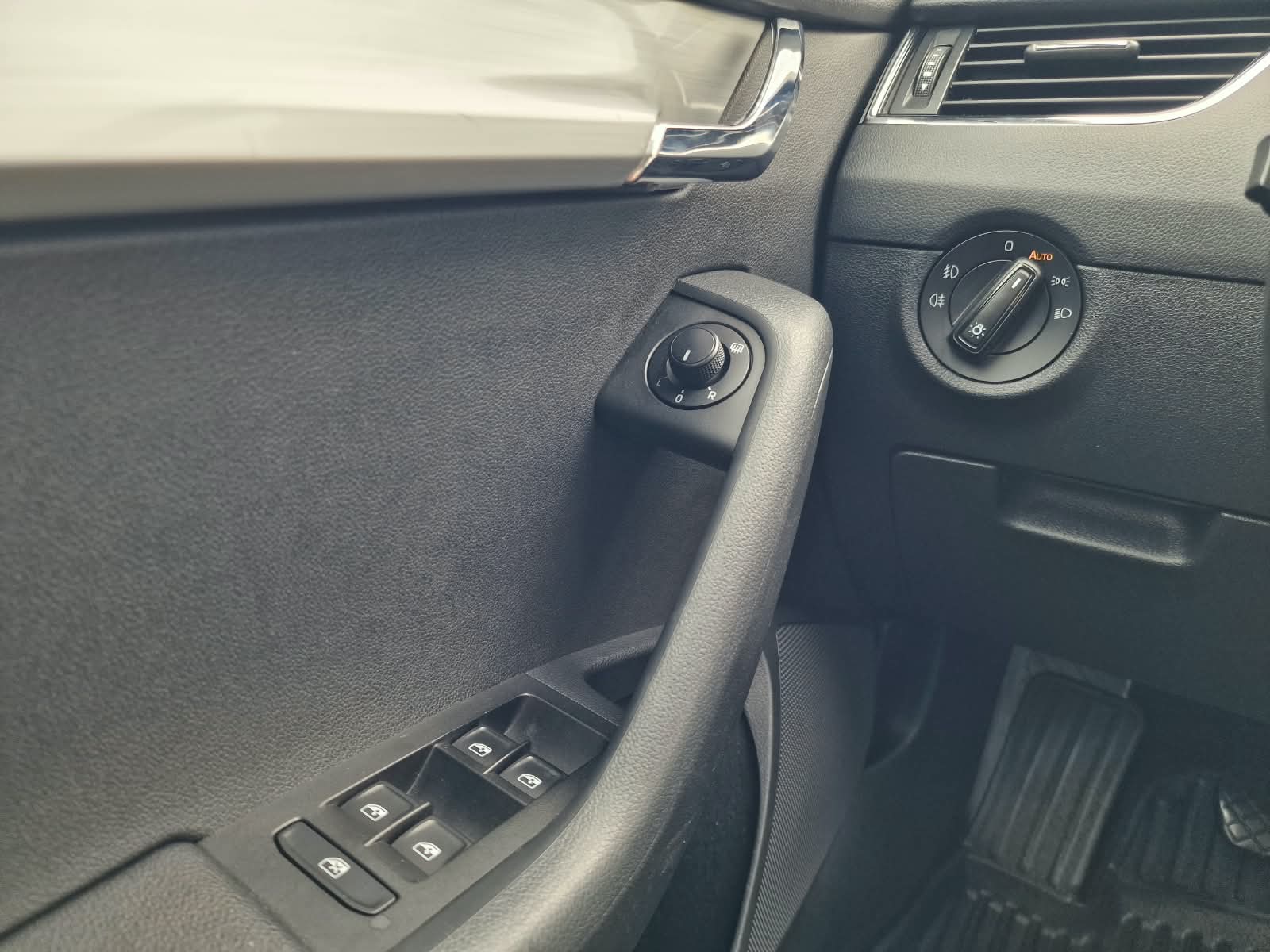 
								Škoda Octavia Combi 1.6 TDI Ambition full									
