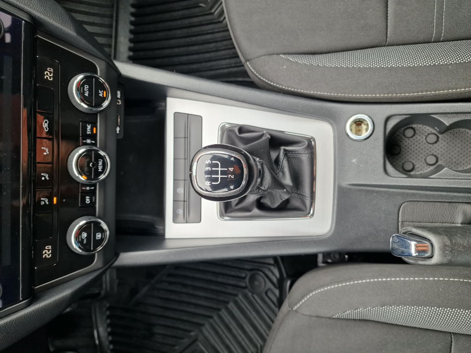 
								Škoda Octavia Combi 1.6 TDI Ambition full									