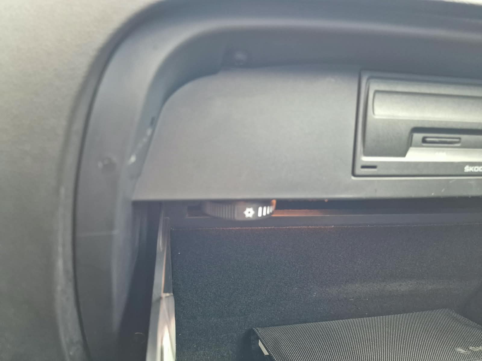 
								Škoda Octavia Combi 1.6 TDI Ambition full									