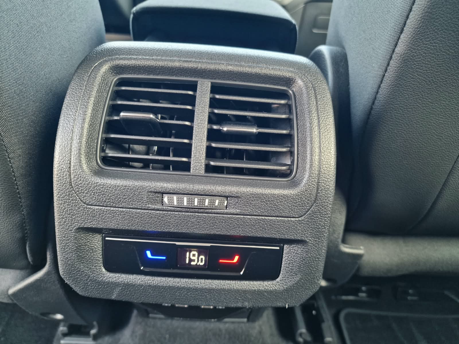
								Volkswagen Touran 2.0 TDI Comfortline full									