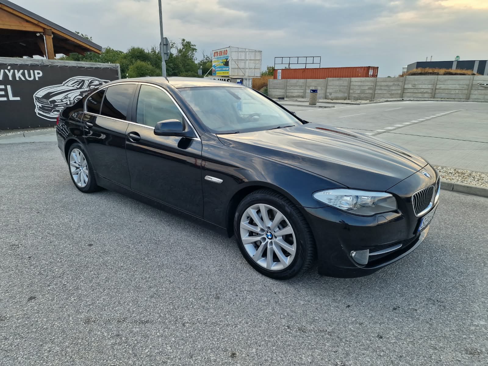 
								BMW Rad 5 525d xDrive full									