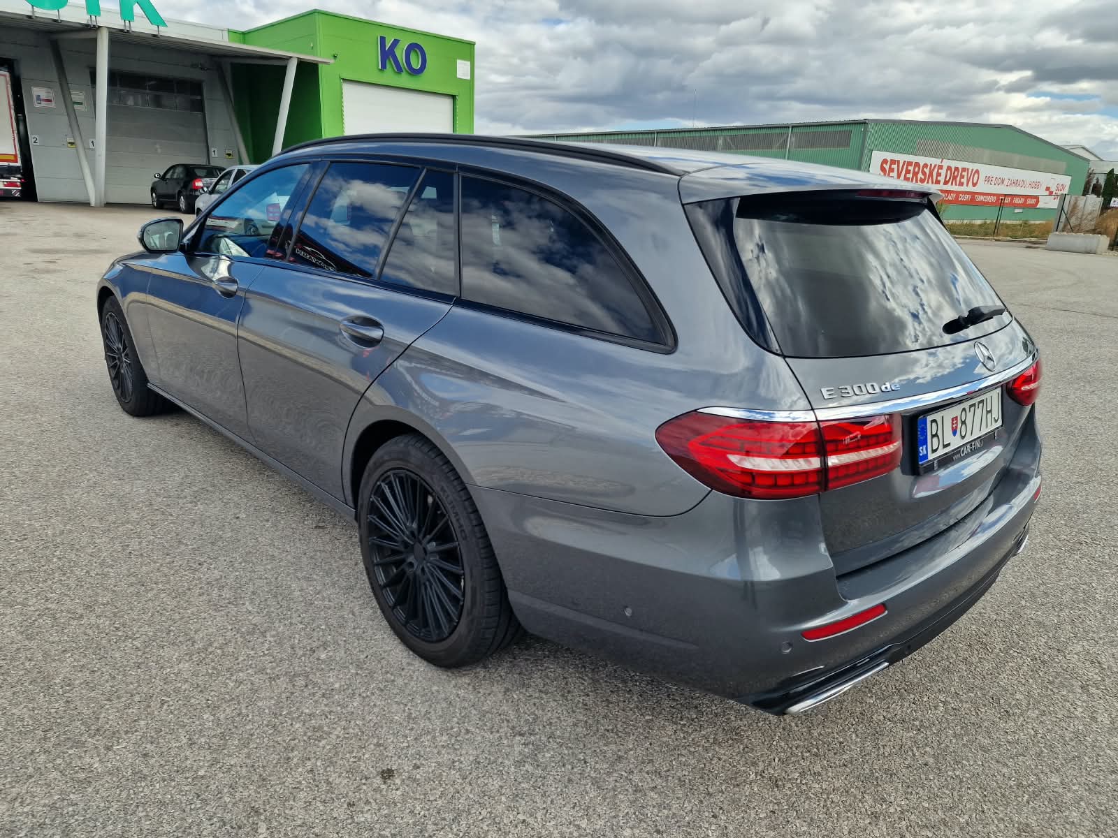 
								Mercedes-Benz E trieda Kombi 300 de A/T full									