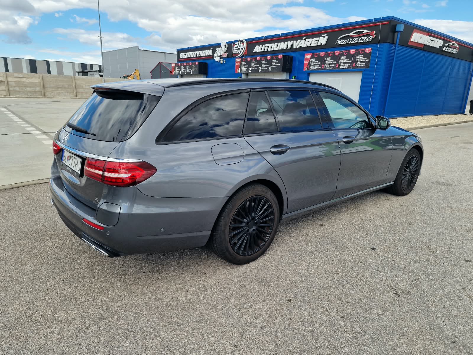 
								Mercedes-Benz E trieda Kombi 300 de A/T full									