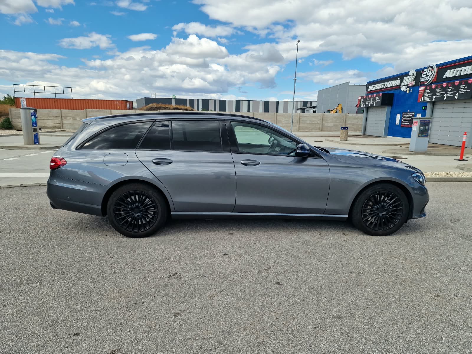 
								Mercedes-Benz E trieda Kombi 300 de A/T full									