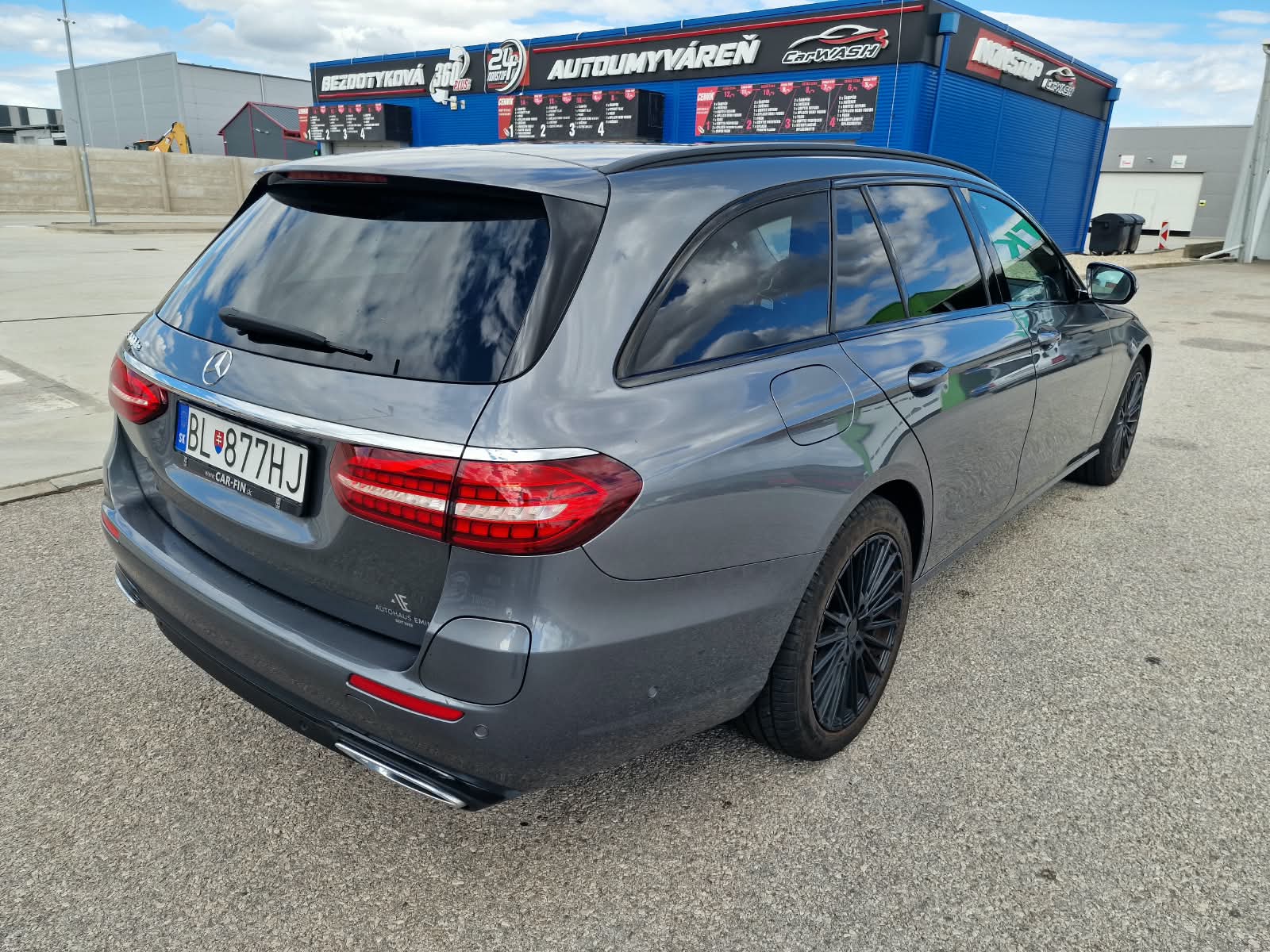 
								Mercedes-Benz E trieda Kombi 300 de A/T full									