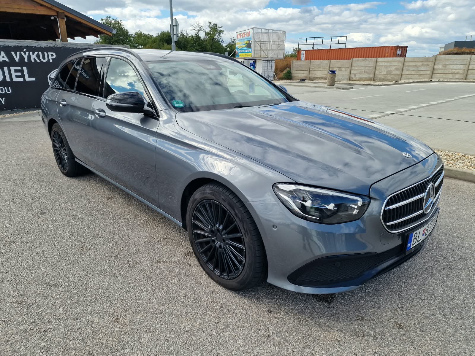 
								Mercedes-Benz E trieda Kombi 300 de A/T full									