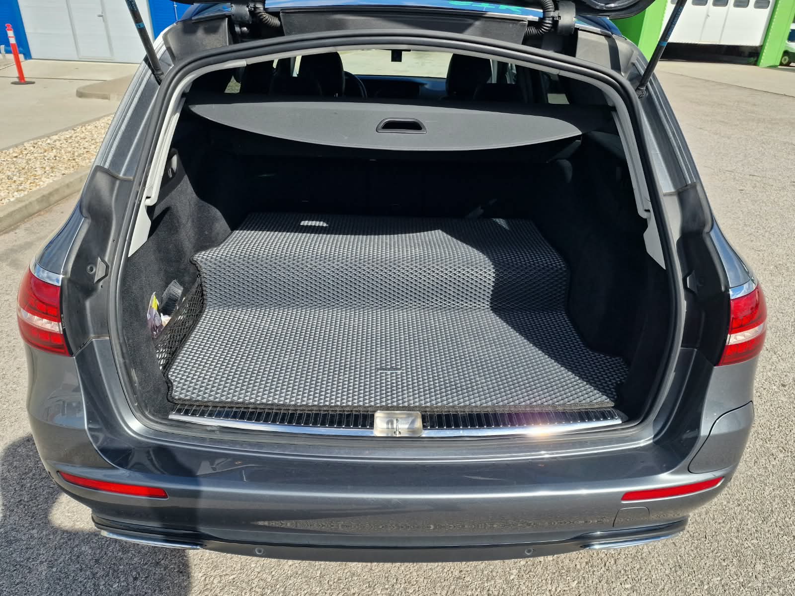 
								Mercedes-Benz E trieda Kombi 300 de A/T full									