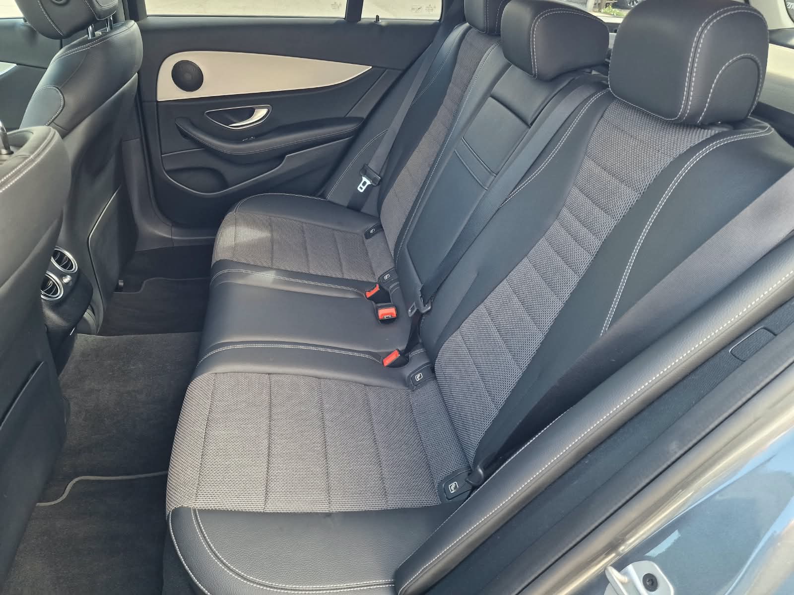 
								Mercedes-Benz E trieda Kombi 300 de A/T full									