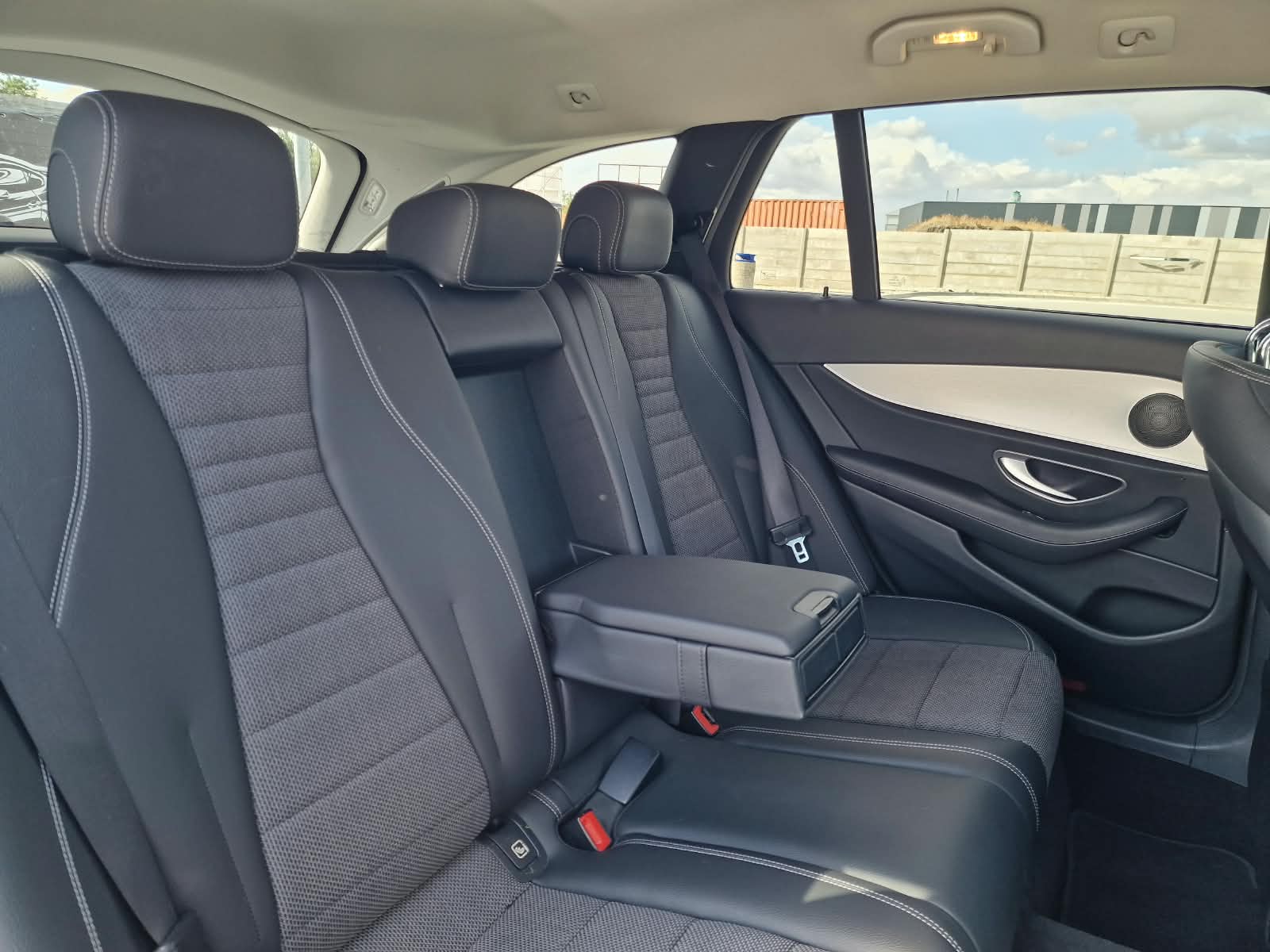
								Mercedes-Benz E trieda Kombi 300 de A/T full									