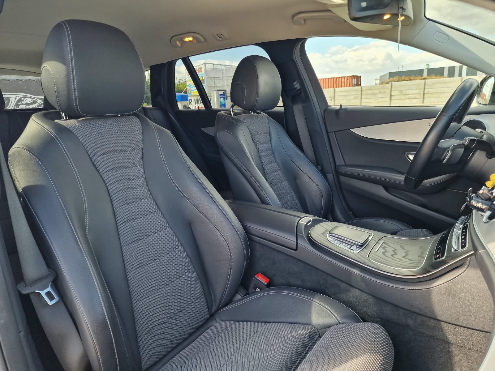 
								Mercedes-Benz E trieda Kombi 300 de A/T full									