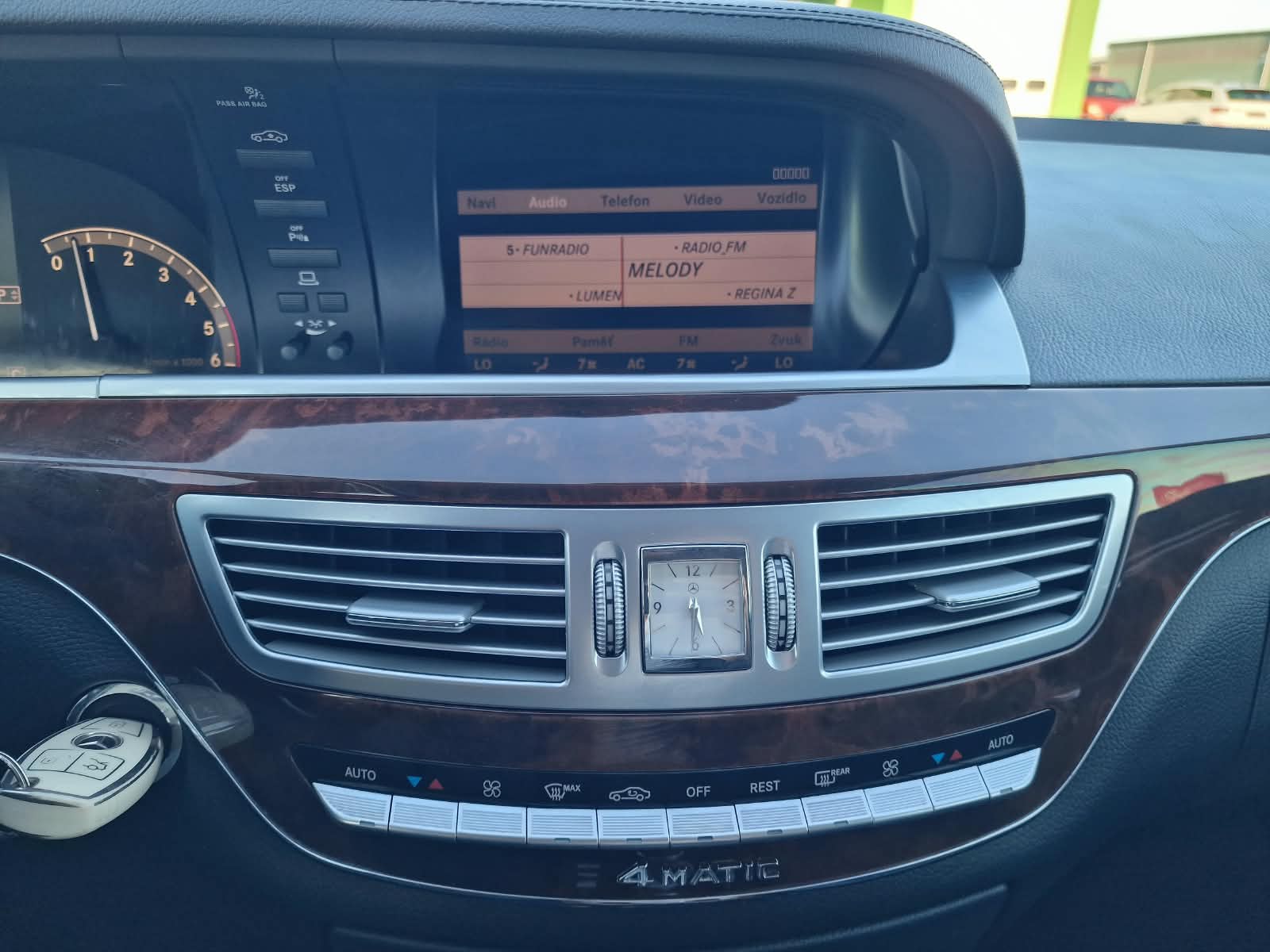 
								Mercedes-Benz S trieda Sedan 320 CDI 4-matic full									