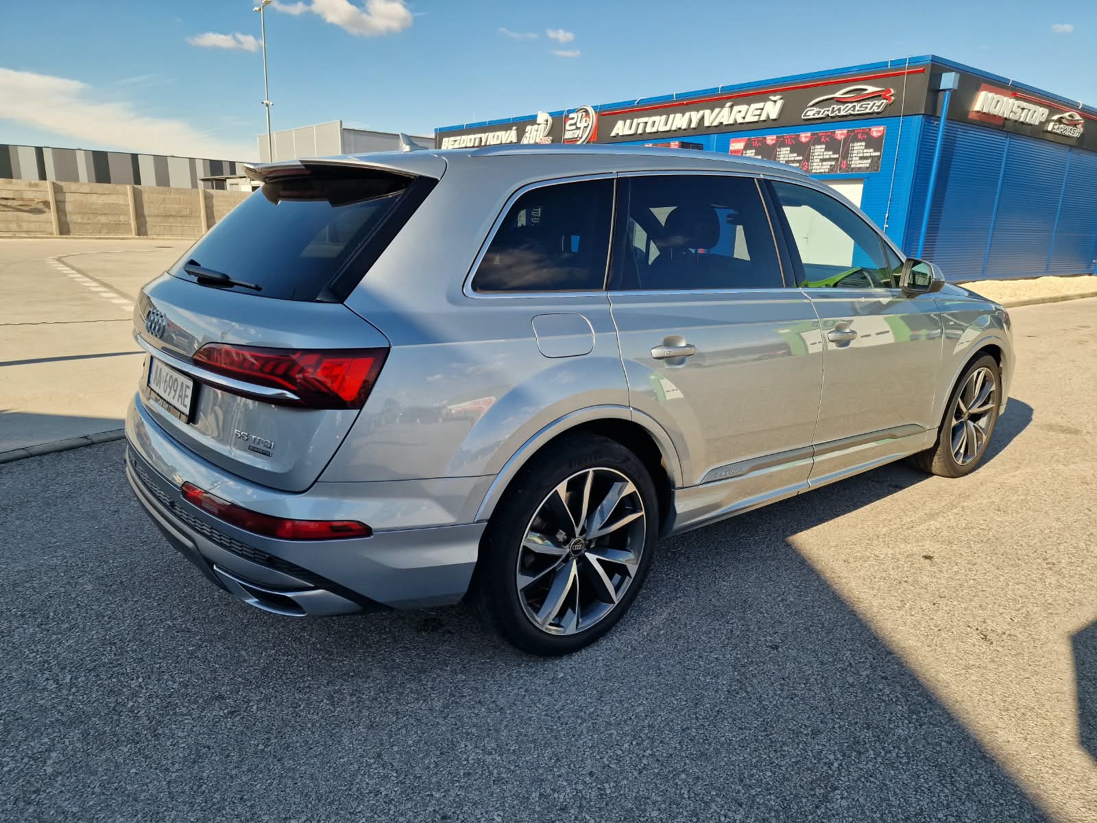 
								Audi Q7 55 3.0 TFSI mHEV S line quattro tiptronic full									