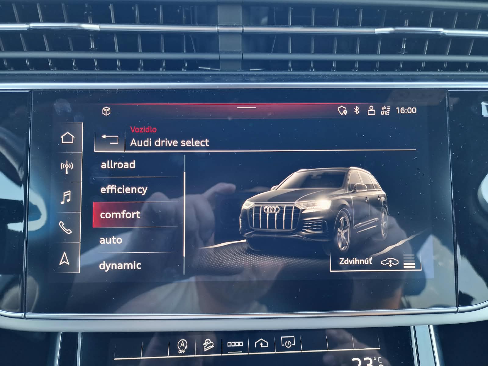 
								Audi Q7 55 3.0 TFSI mHEV S line quattro tiptronic full									