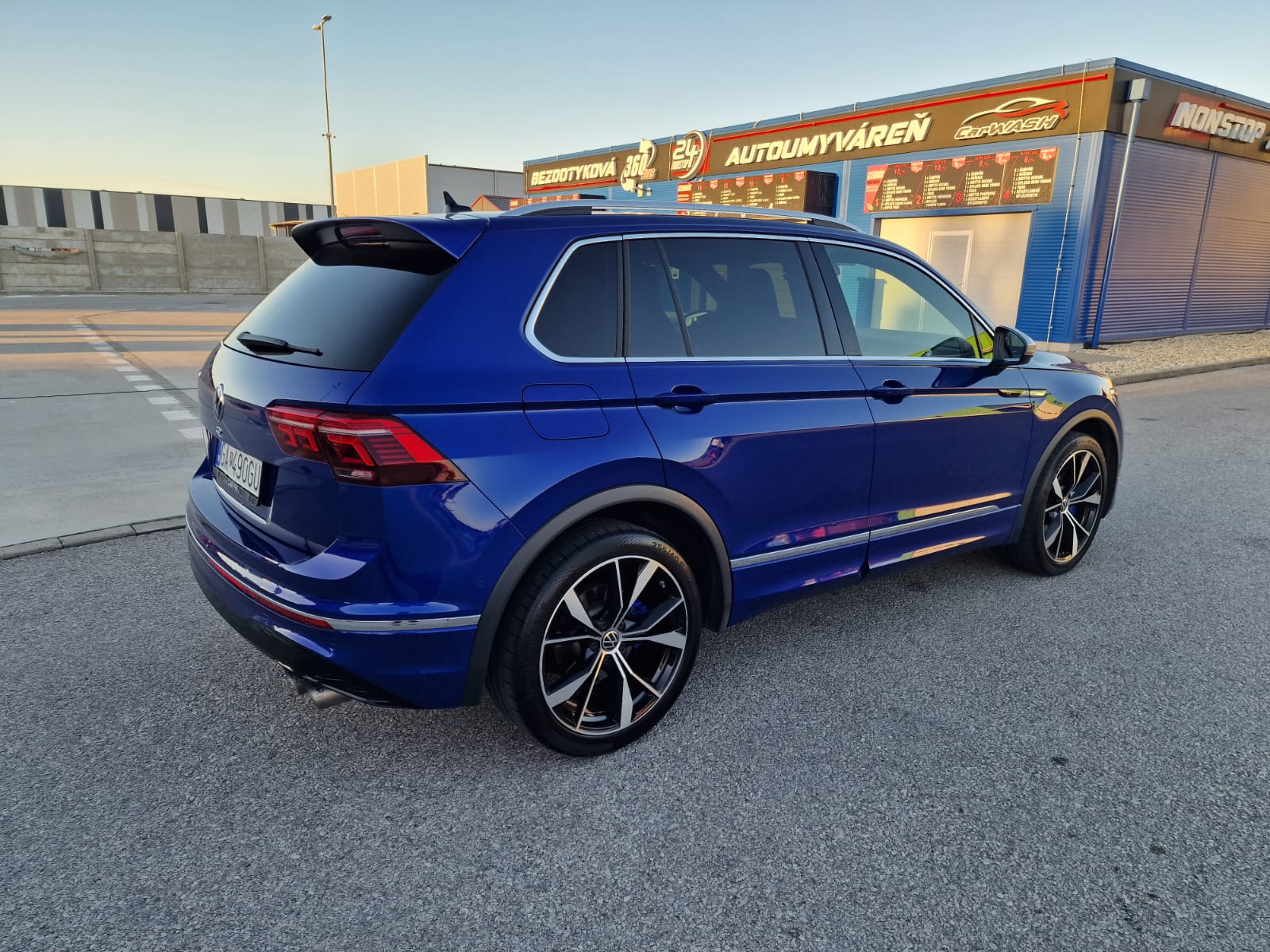 
								Volkswagen Tiguan 2.0 TSI R 4Motion DSG full									