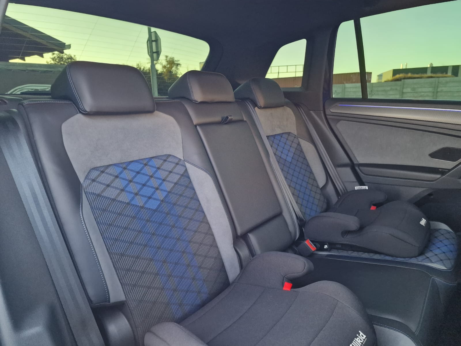 
								Volkswagen Tiguan 2.0 TSI R 4Motion DSG full									