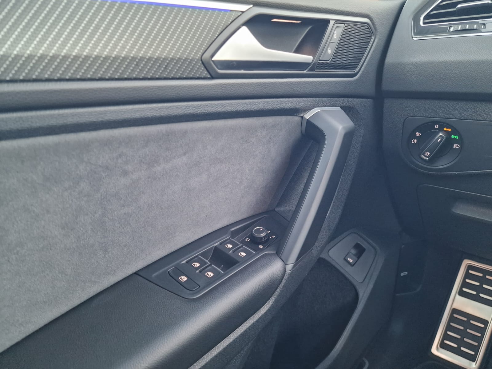 
								Volkswagen Tiguan 2.0 TSI R 4Motion DSG full									