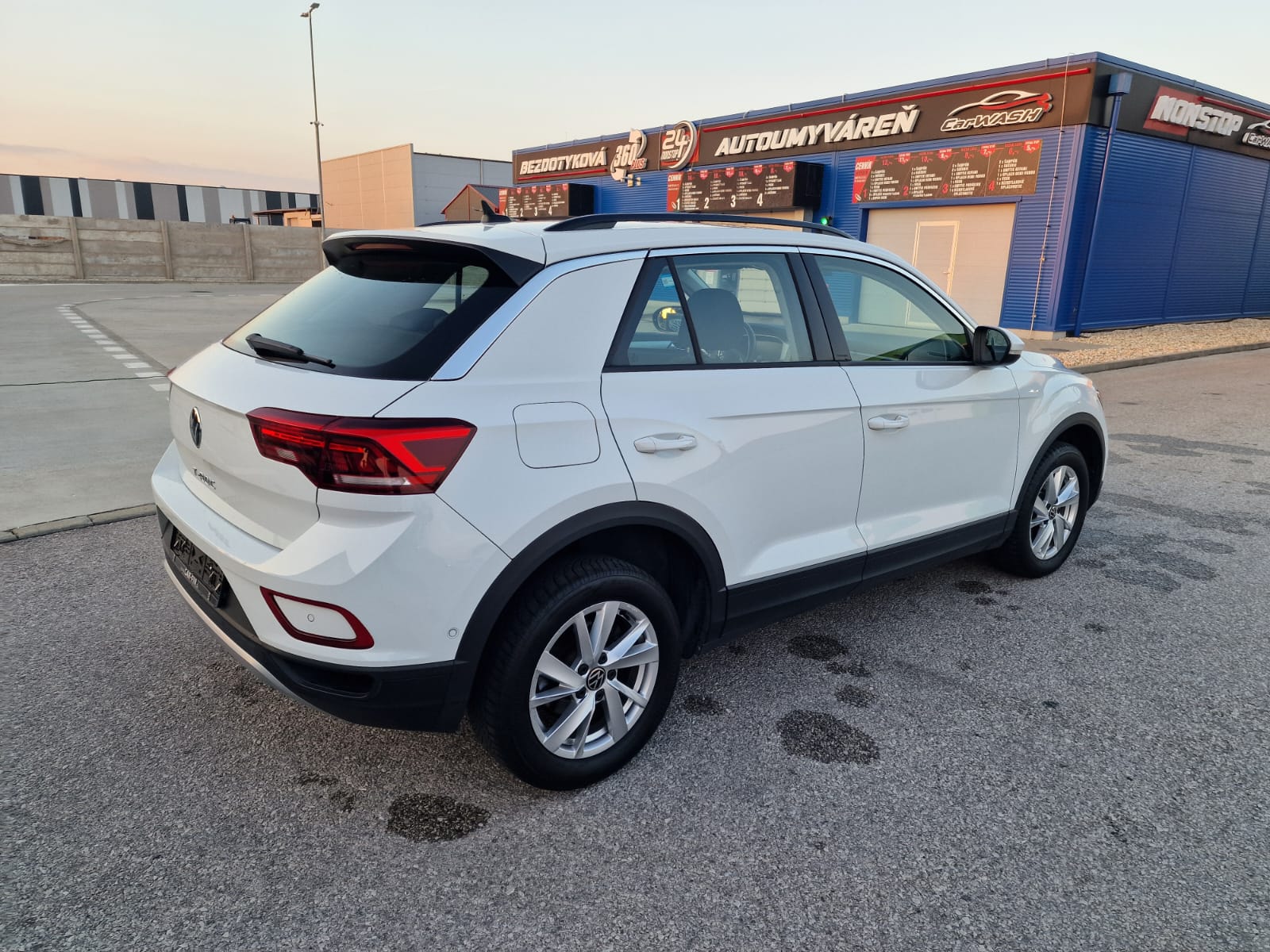 
								Volkswagen T-Roc 2.0 TDI Life DSG full									