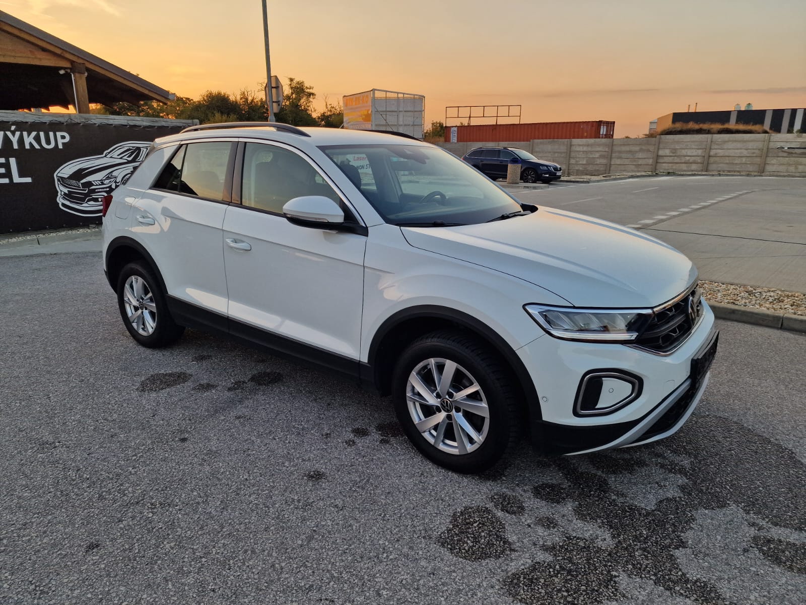 
								Volkswagen T-Roc 2.0 TDI Life DSG full									