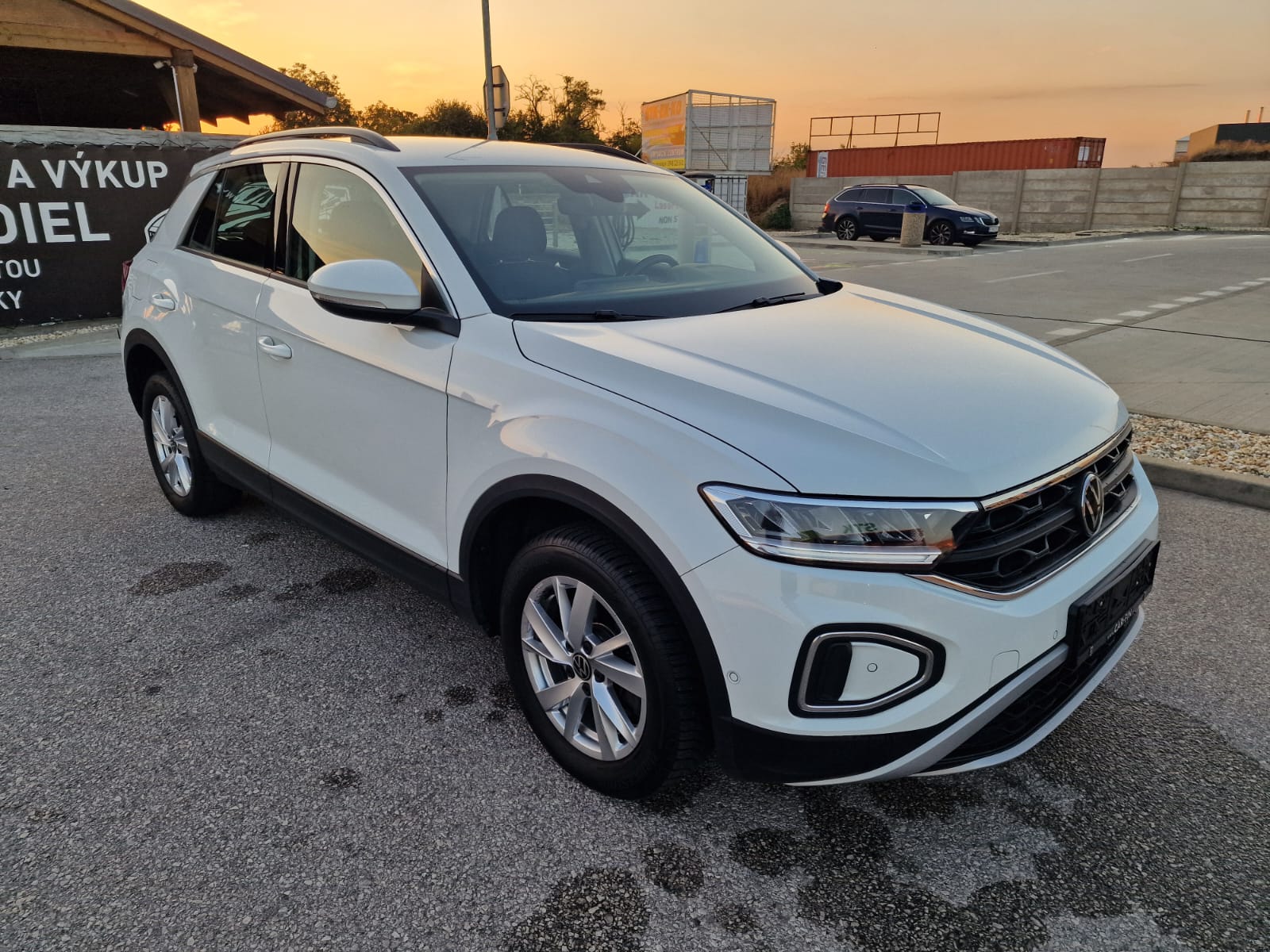 
								Volkswagen T-Roc 2.0 TDI Life DSG full									