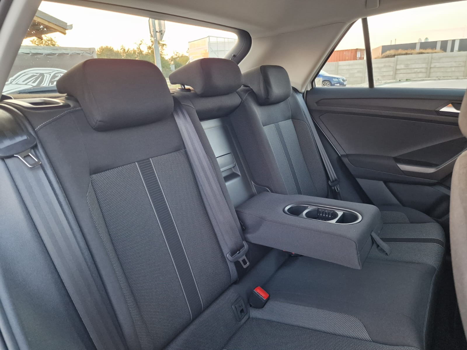 
								Volkswagen T-Roc 2.0 TDI Life DSG full									