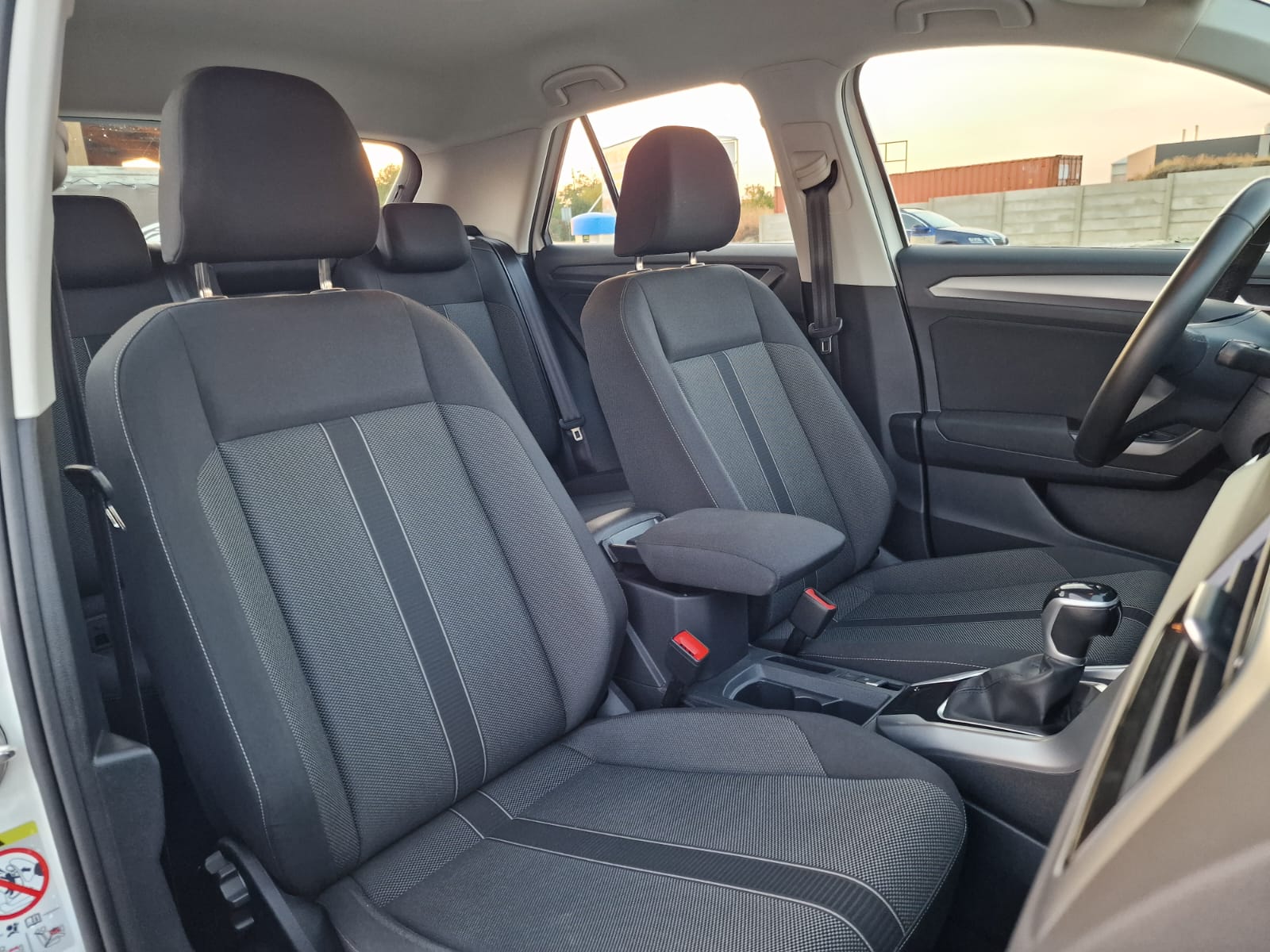 
								Volkswagen T-Roc 2.0 TDI Life DSG full									