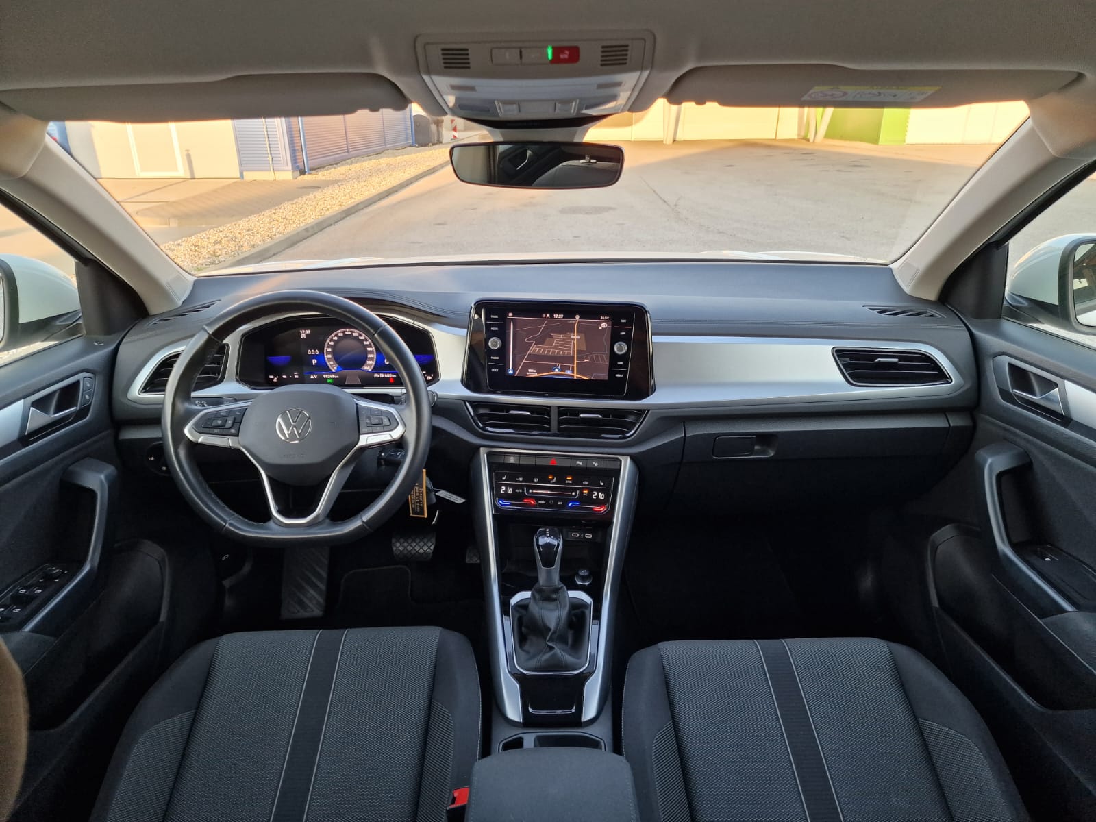 
								Volkswagen T-Roc 2.0 TDI Life DSG full									