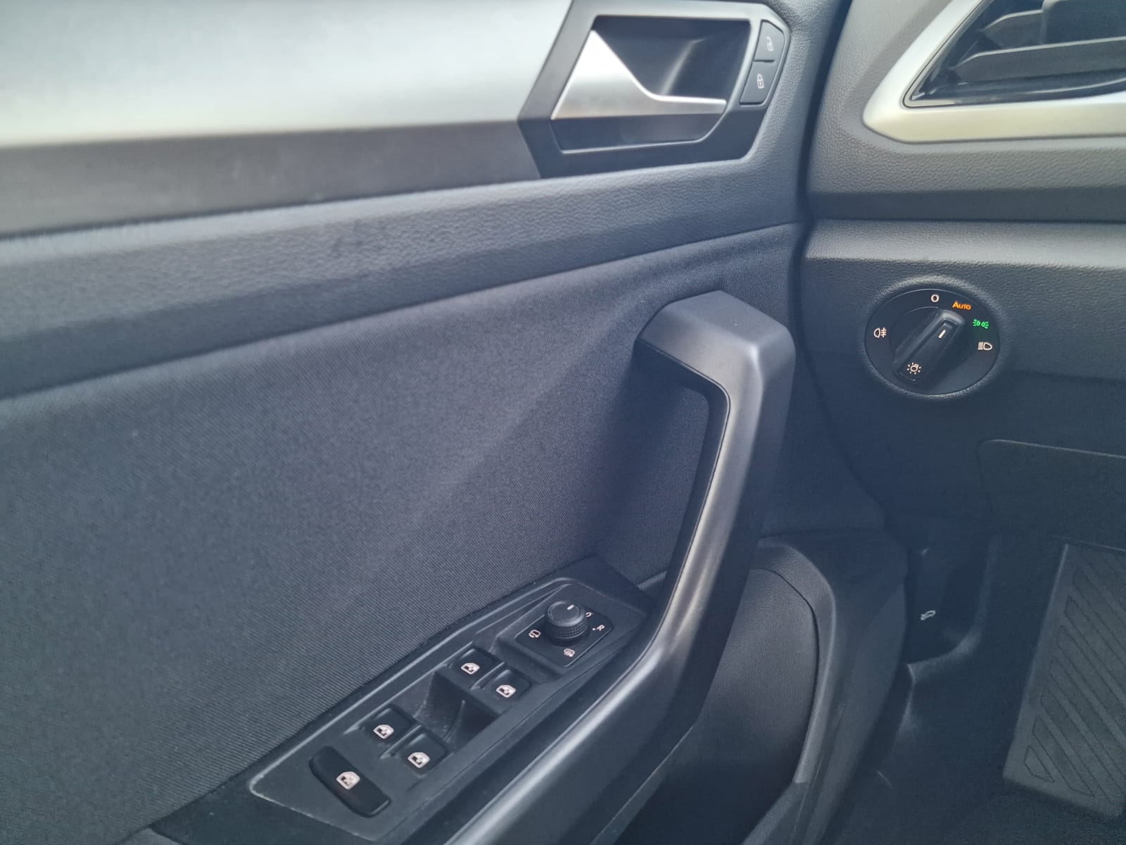 
								Volkswagen T-Roc 2.0 TDI Life DSG full									