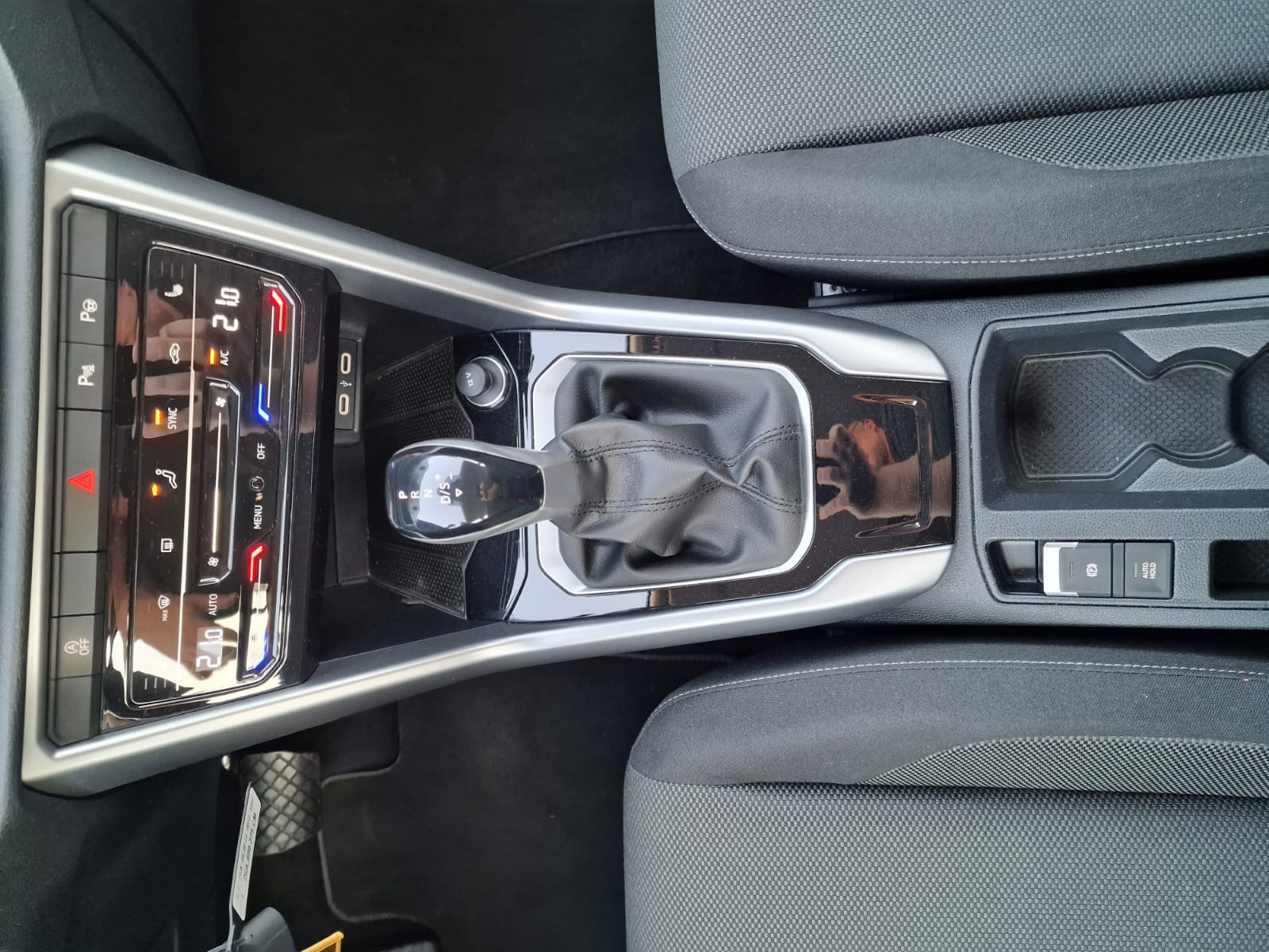 
								Volkswagen T-Roc 2.0 TDI Life DSG full									