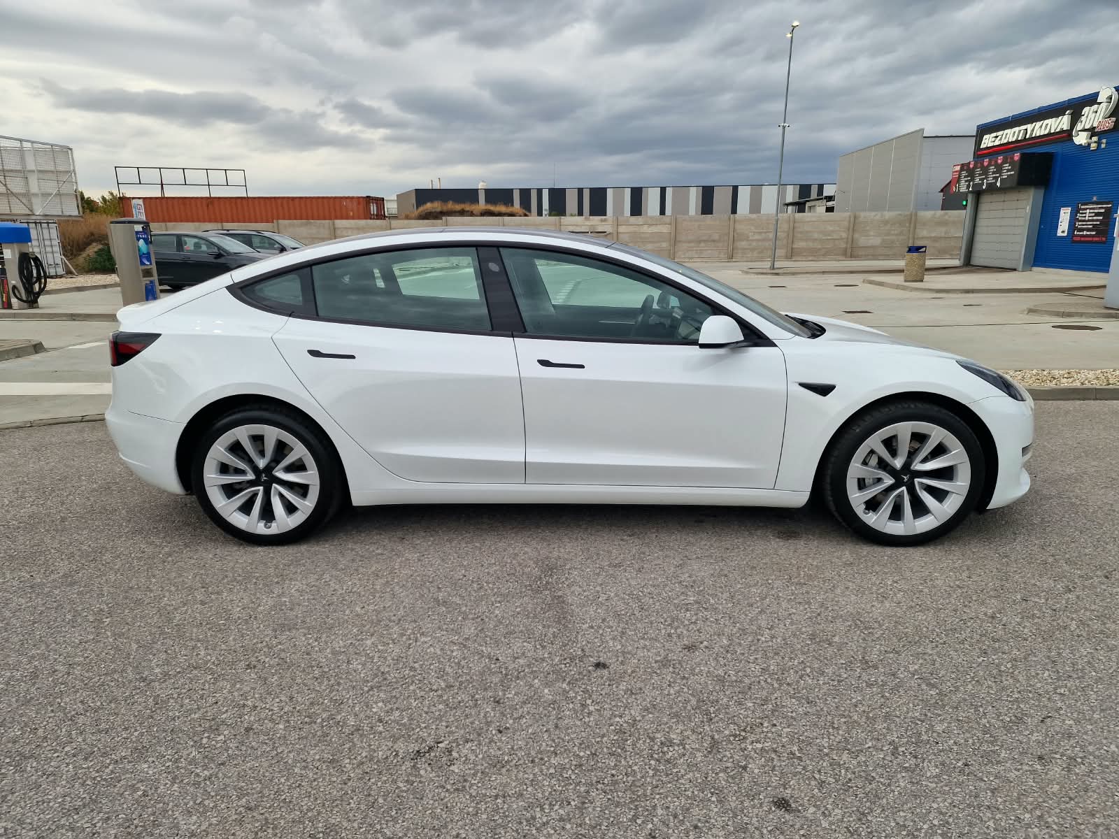 
								Tesla Model 3 Long Range Dual Motor + Ťažné full									
