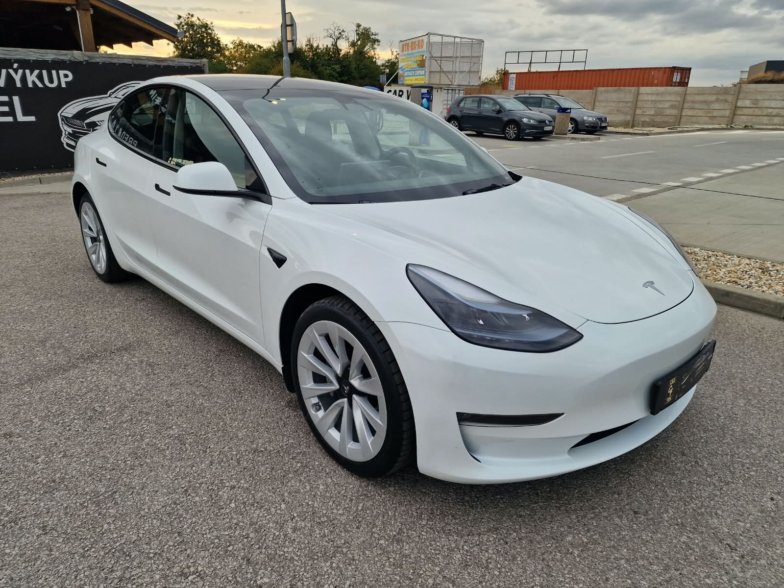 
								Tesla Model 3 Long Range Dual Motor + Ťažné full									